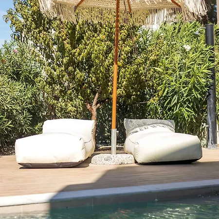 Laila Villa *