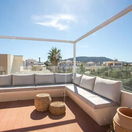 Laila Villa *