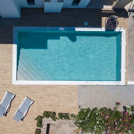 Laila Villa