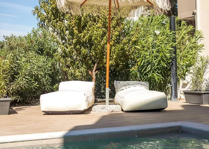 Laila Villa *