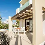 Laila Villa *
