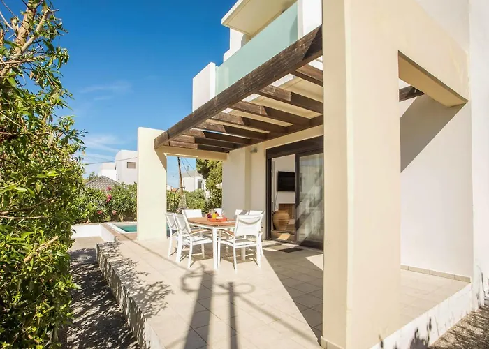 Laila Villa *